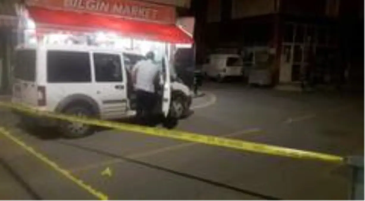 Alkollü mekanda başlayarak yola taşan kavgada kan aktı: 3 yaralı