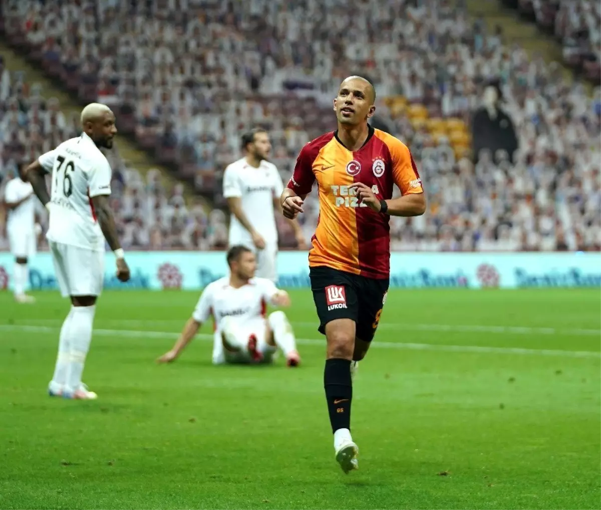 Feghouli\'den hem gol hem asist