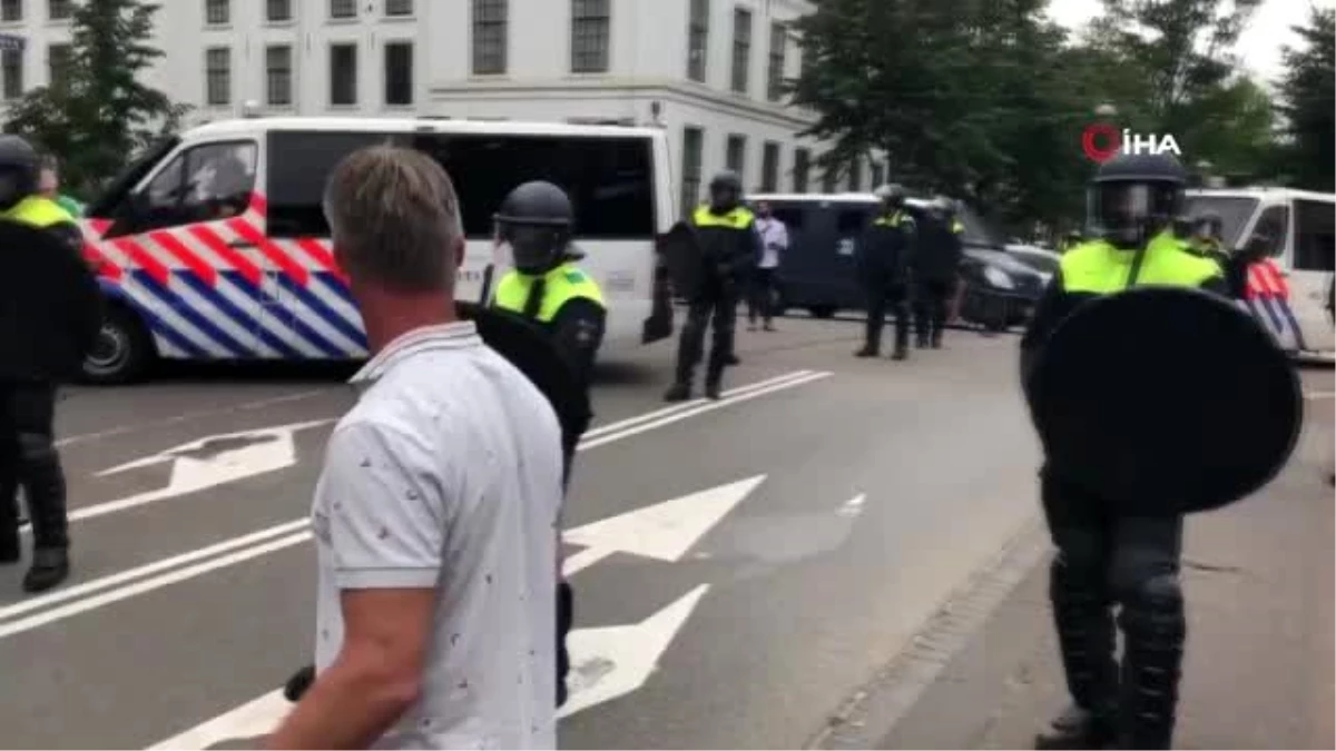Hollanda\'da korona kısıtlamaları protesto edildi
