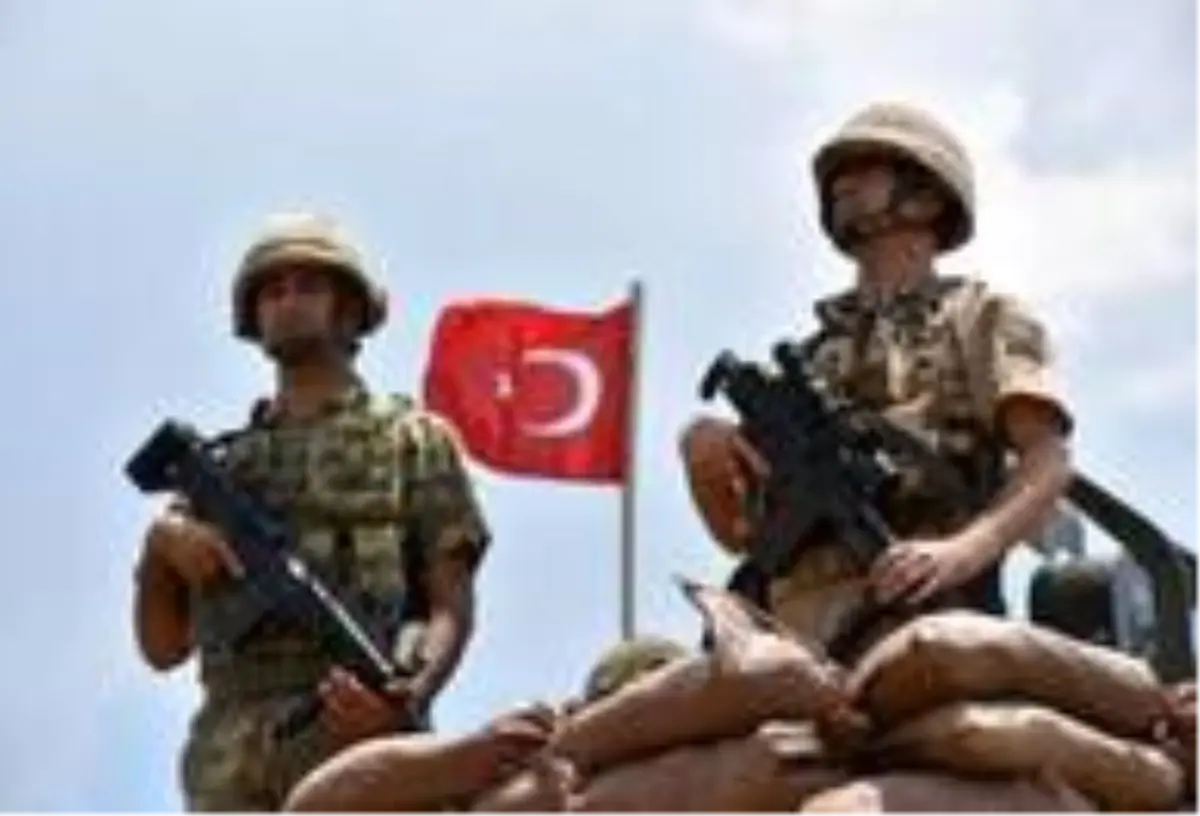 Kahraman baba, oğluyla vatan görevinde! Gösterdiği fedakarlık sonrası yılın babası seçildi