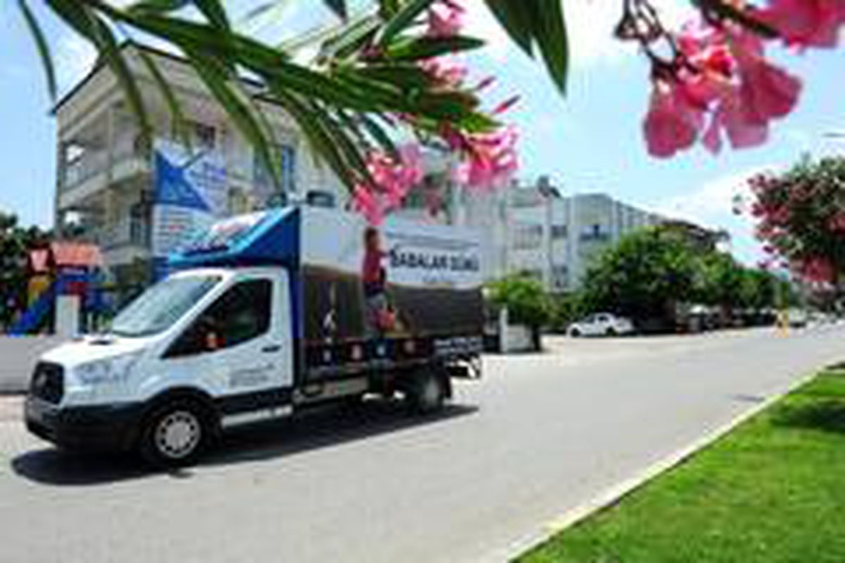 Kemer\'de sokak sokak Babalar Günü kutlaması