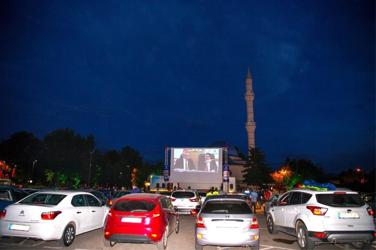 Malatya\'da korona virüs günlerinde otomobilde sinema keyfi