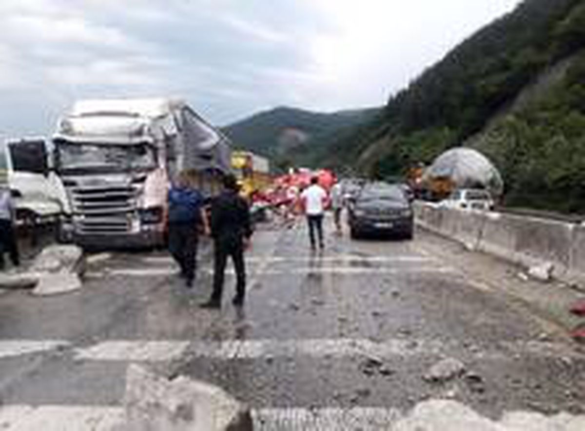 Sakarya\'da tır ortalığı savaş alanına çevirdi: 5 yaralı