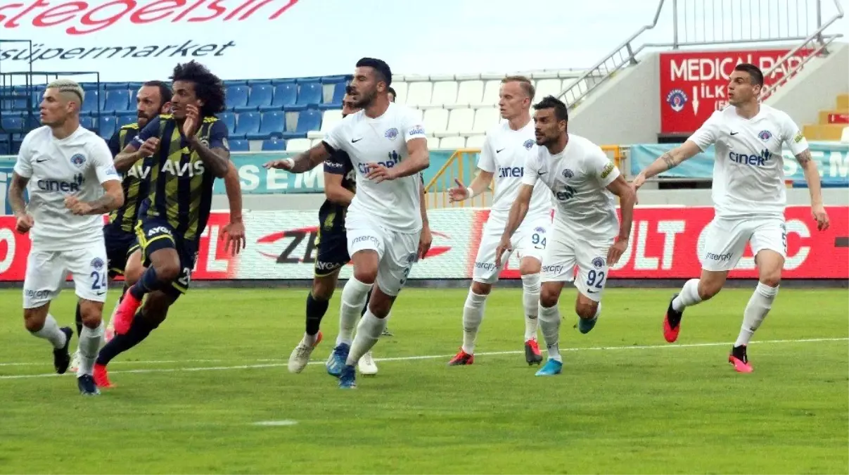 Süper Lig: Kasımpaşa: 0 Fenerbahçe: 0 (İlk yarı)