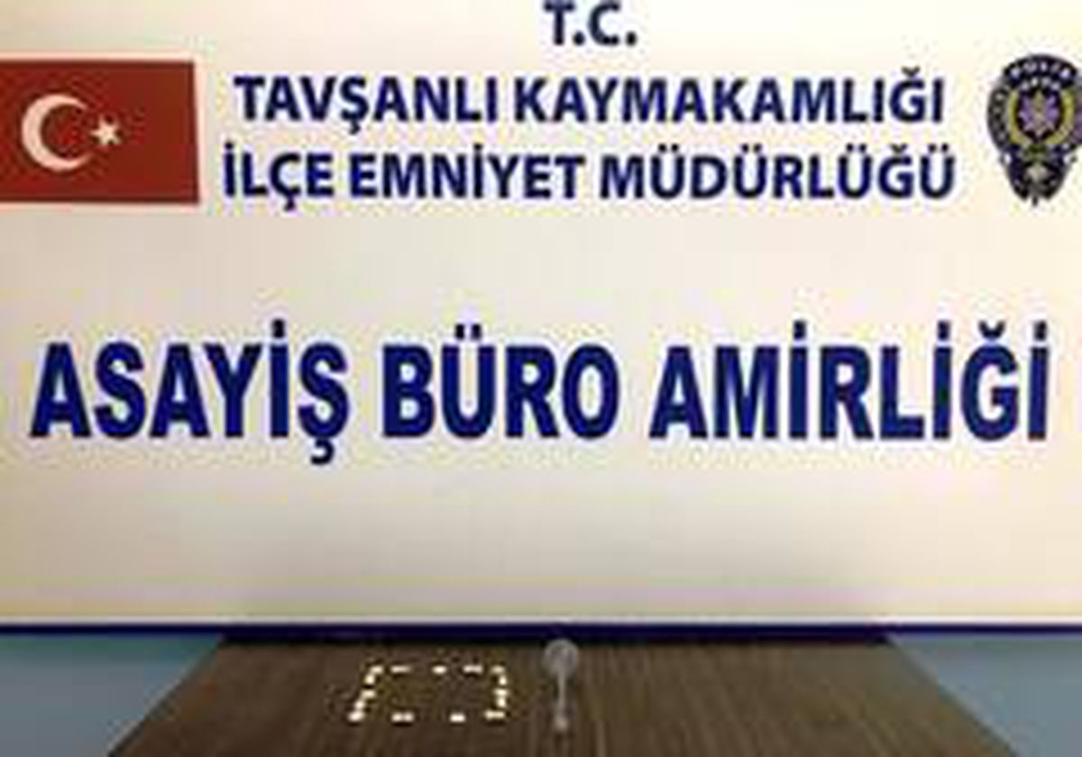 Tavşanlı\'da bir otomobilde 15 adet extacy hap ele geçirildi