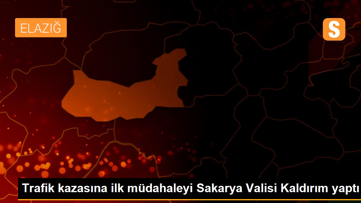 Trafik kazasına ilk müdahaleyi Sakarya Valisi Kaldırım yaptı