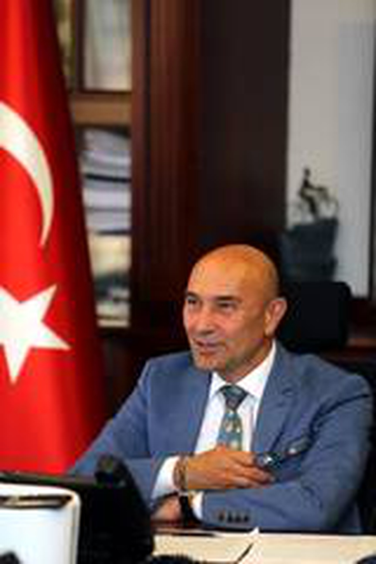 Başkan Tunç Soyer\'den "İzmir parası, İzmir bayrağı" açıklaması