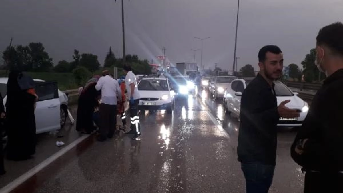 Bursa\'da 5 aracın karıştığı zincirleme kaza: 4 yaralı