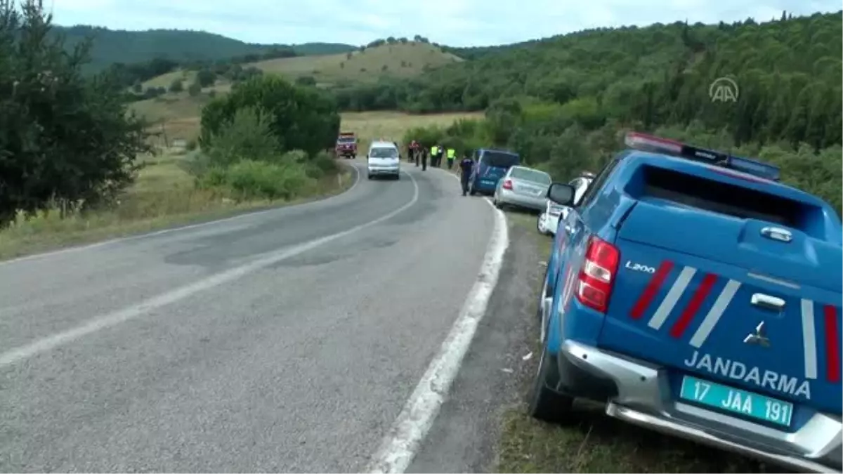 Son dakika güncel: Çanakkale\'de yol dışına savrulan minibüsteki 13 tarım işçisi yaralandı