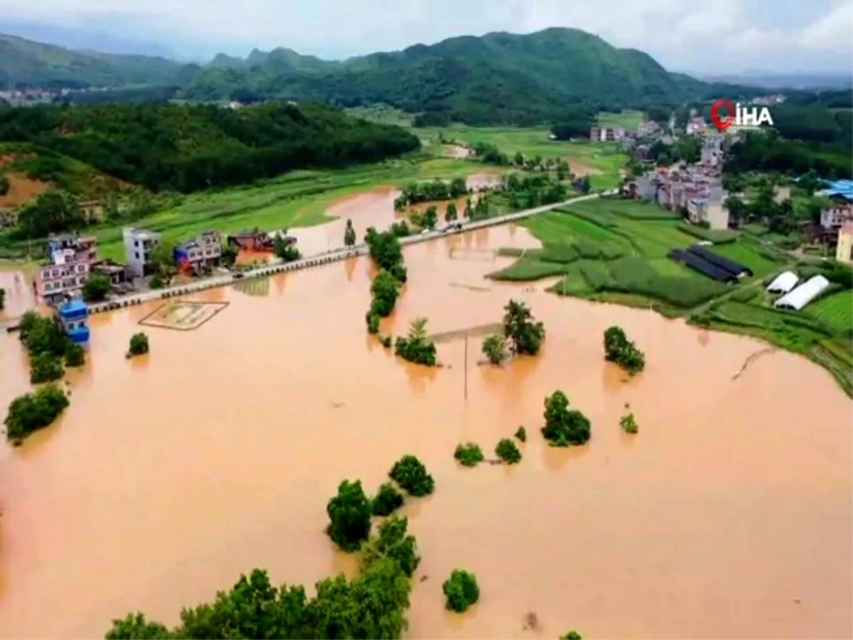 Çin\'de sel nedeniyle evler sular altında kaldı
