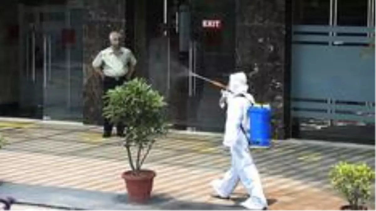 Delhi\'de 25 lüks otel, koronavirüs tedavi merkezlerine dönüştürülecek