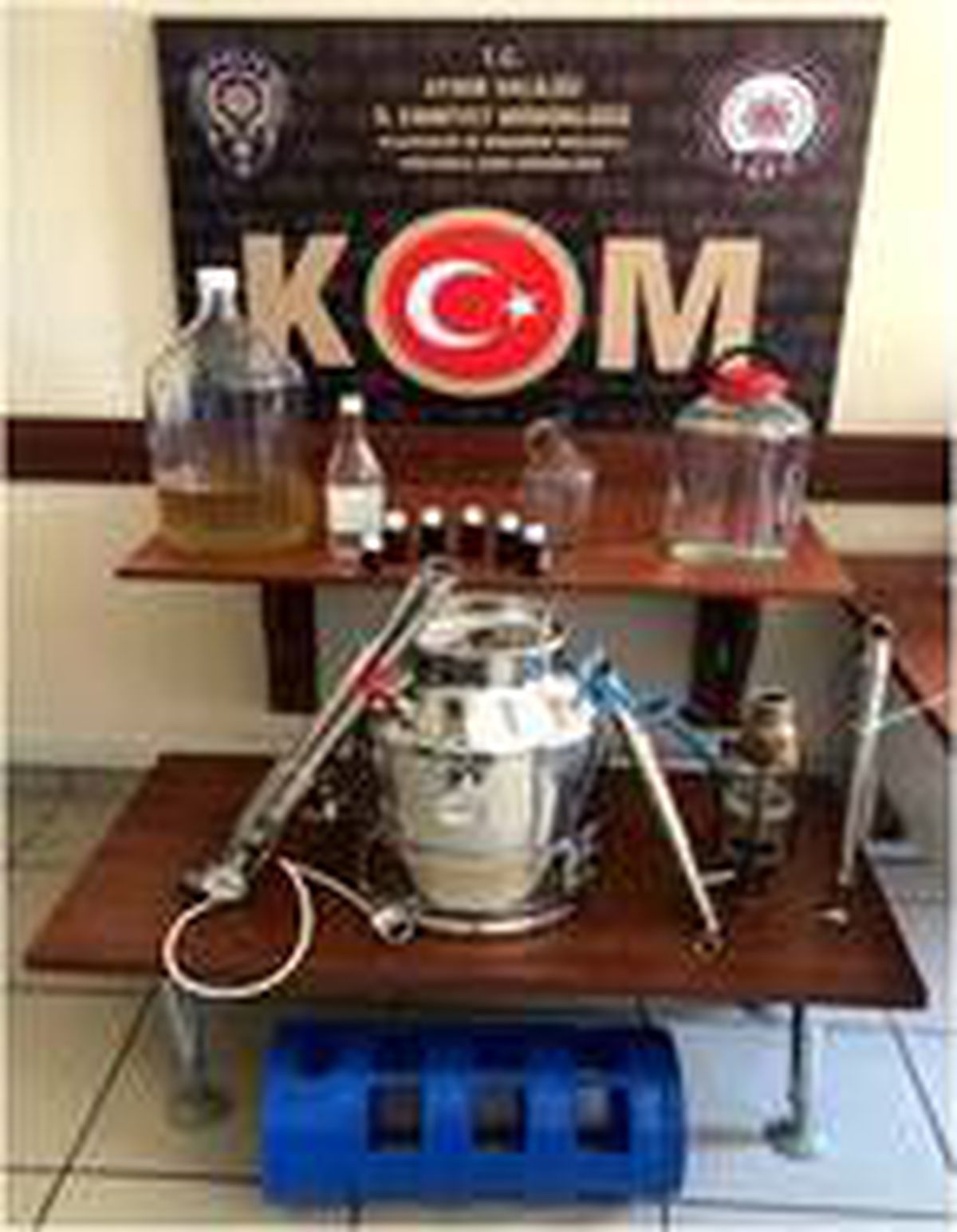 Efeler\'de sahte içki operasyonu