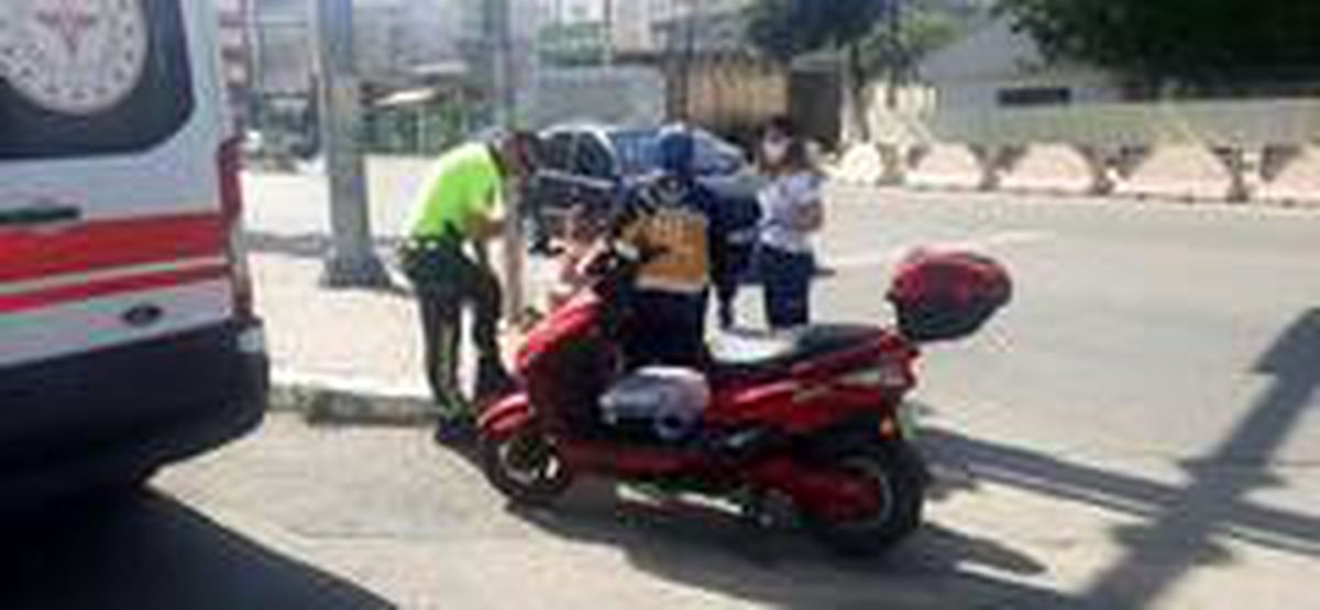 Elektrikli bisiklet devrildi: 2 yaralı