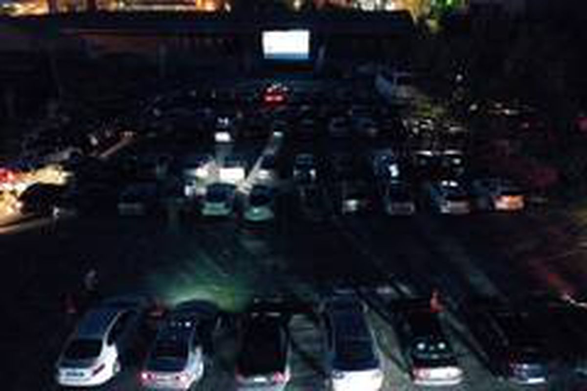 Kandıra\'da arabada sinema keyfi yaşandı
