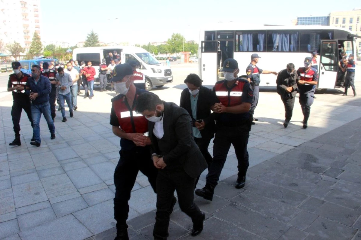 Kayseri merkezli 14 ilde insan kaçakçılarına operasyon: 25 gözaltı