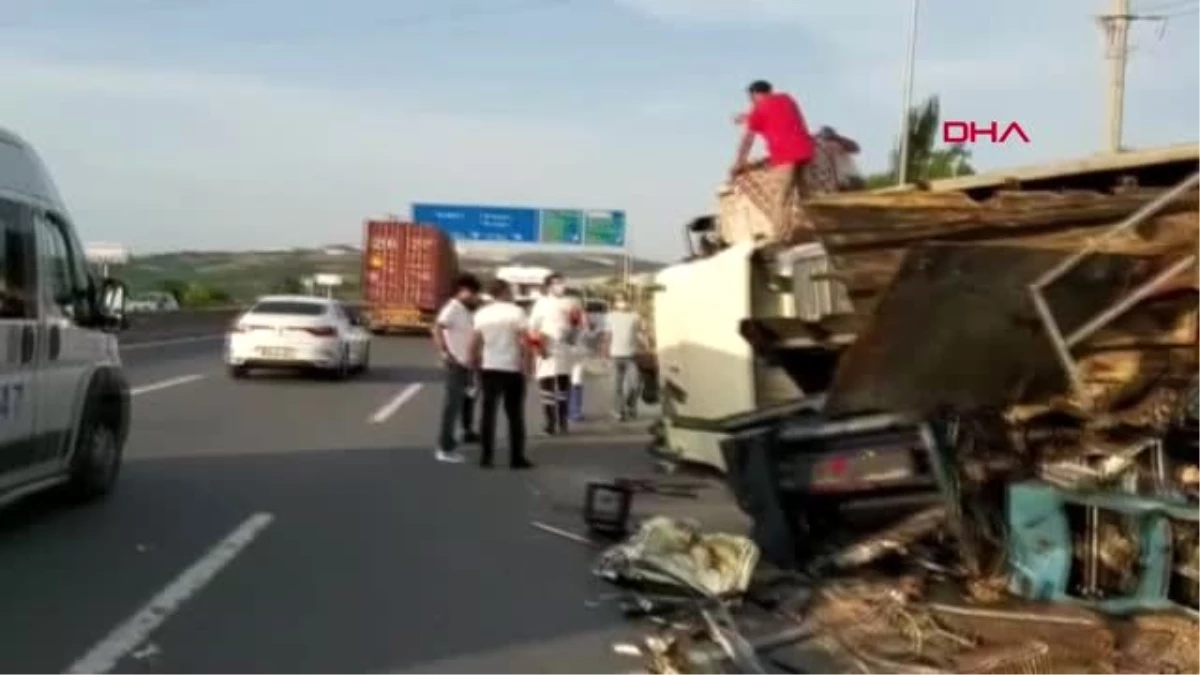 KOCAELİ Hurda yüklü kamyon devrildi: 3 yaralı
