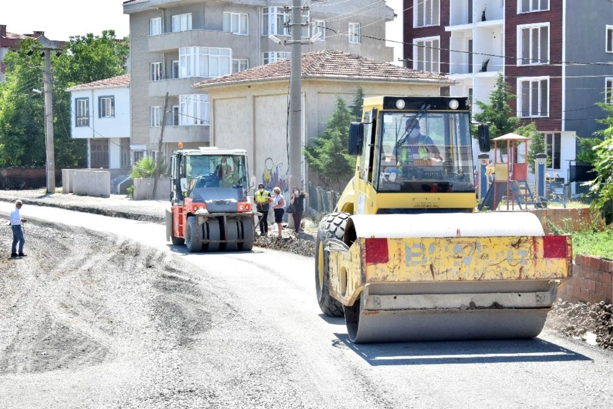 Lapseki\'de asfalt döküm çalışmaları