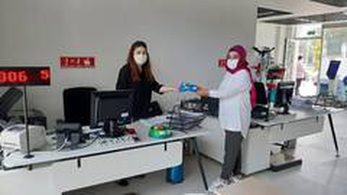Sokak hayvanları için mama ve su kabı