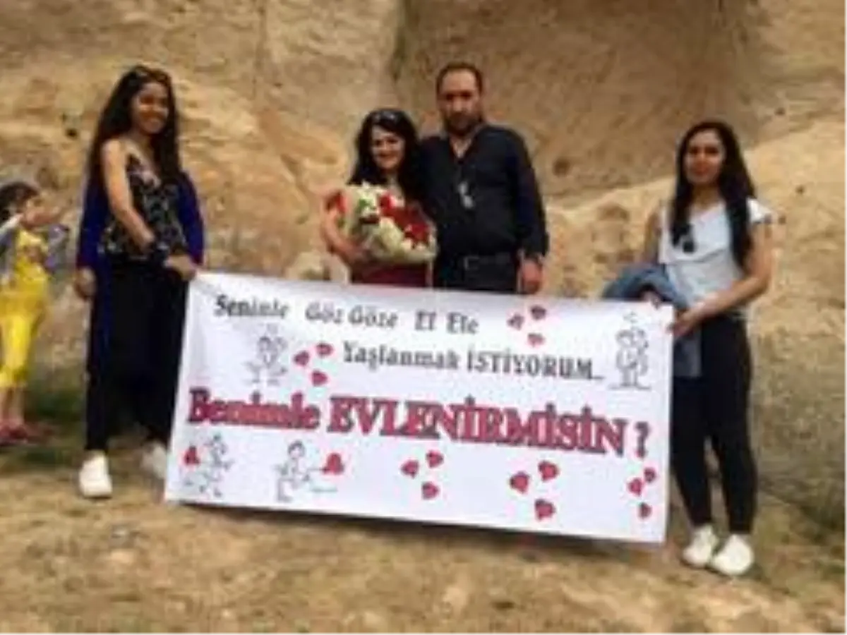 Tarihi bölgede ilginç evlenme teklifi