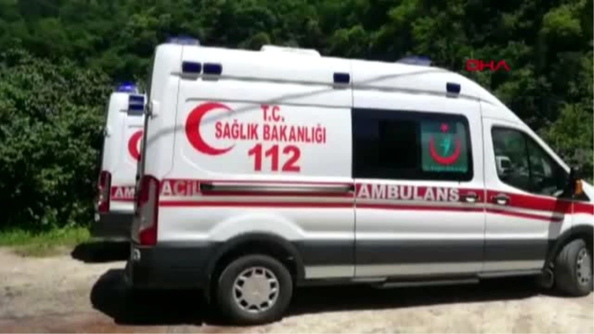 Trabzon\'da otomobil uçuruma yuvarlandı: 1\'i ağır 2 yaralı