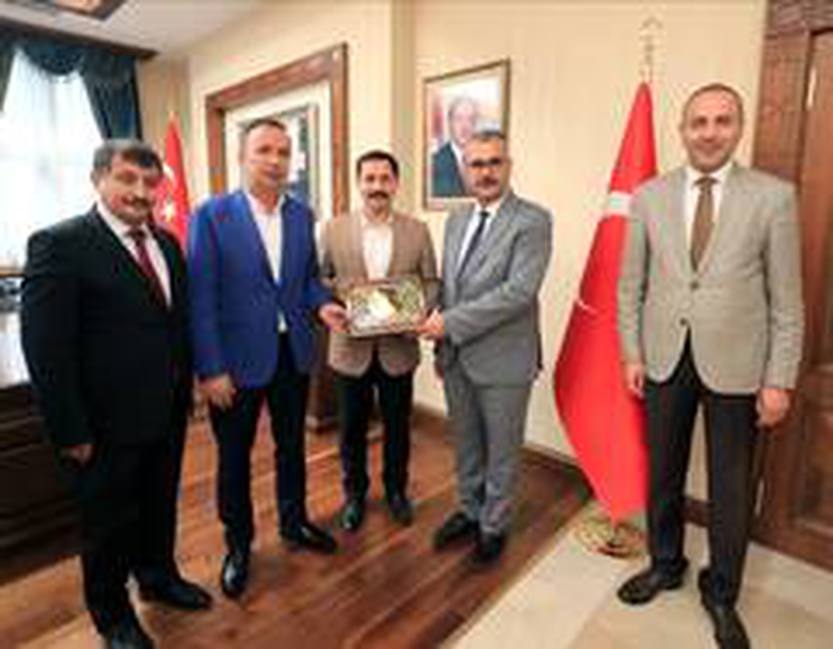 AK Parti\'den Vali Mastalı\'ya kutlama ziyareti