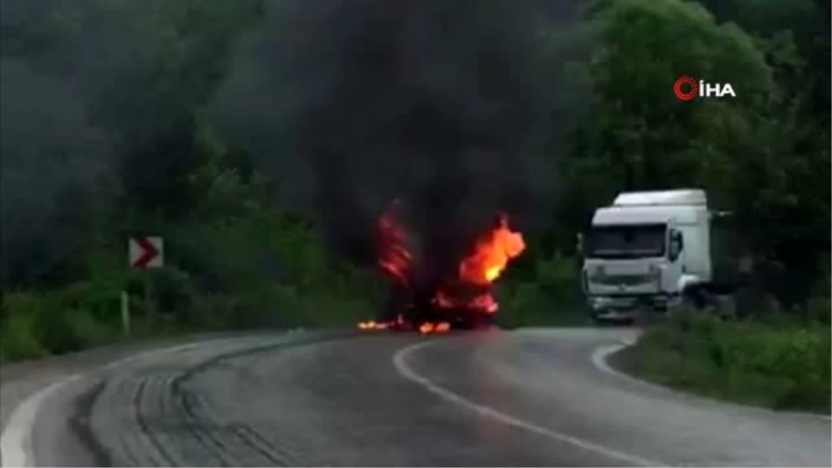 Bolu\'da tırla çarpışan otomobil sürücü yanan araçta can verdi