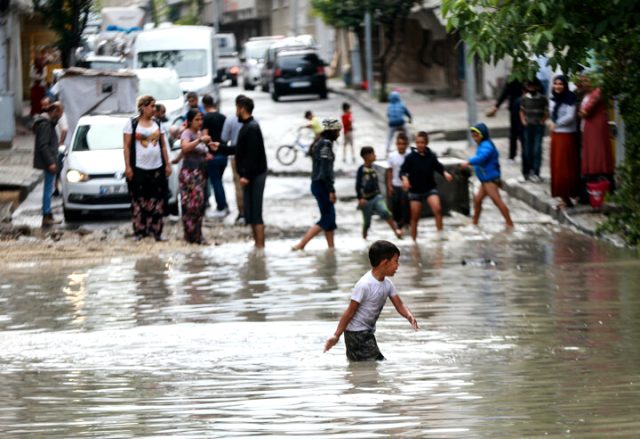 İstanbul Valiliği sağanak sonrası oluşan hasarın bilançosunu paylaştı