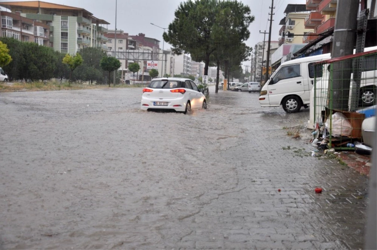 Soma\'da aşırı yağış hayatı felç etti