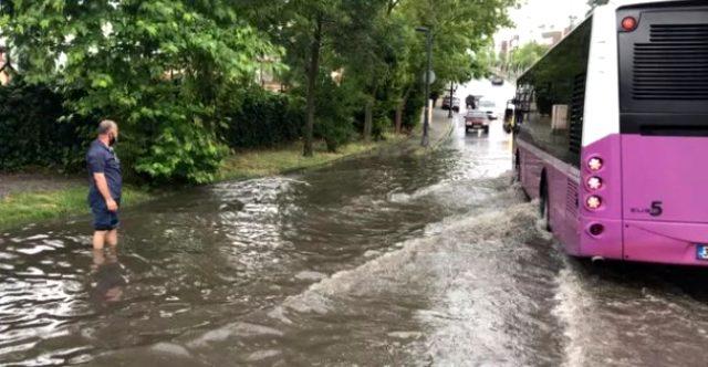 Son dakika: İstanbul'da sağanak hayatı felç etti, Çatalca'da hortum meydana geldi