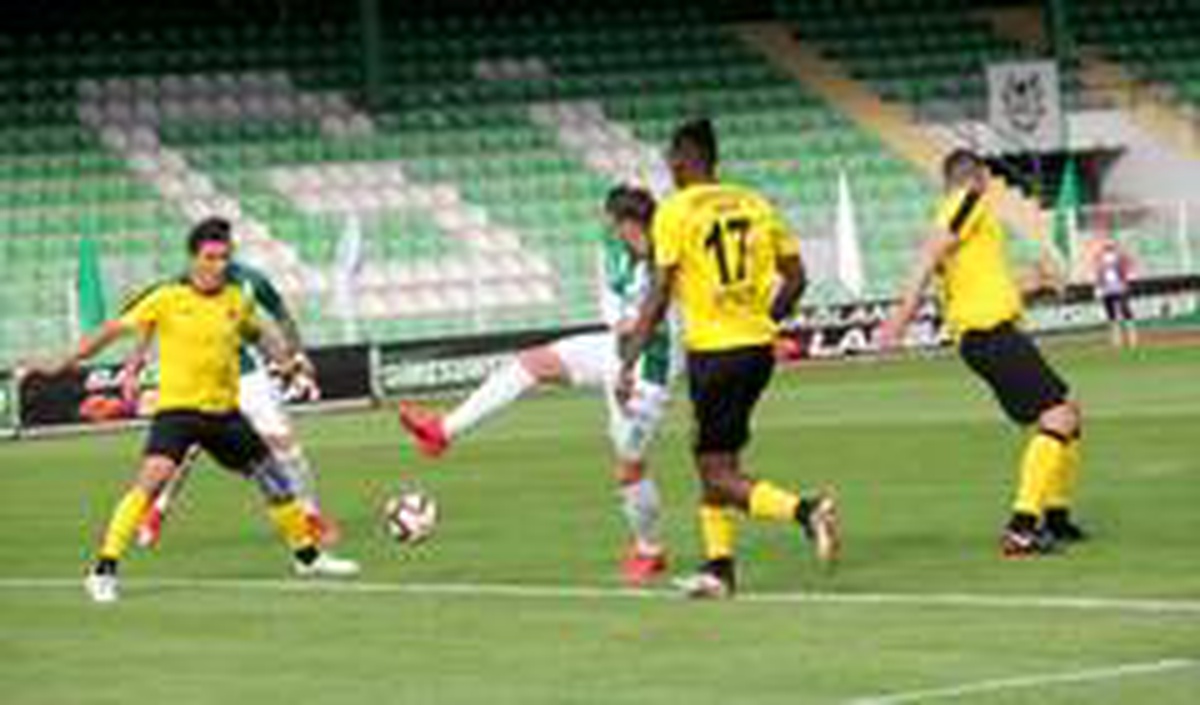 TFF 1. Lig: Giresunspor: 0 İstanbulspor: 1 (İlk yarı sonucu)