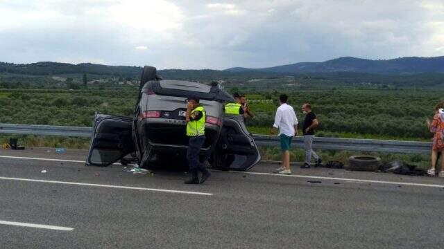 Alişan, çocuğu ve eşinin de olduğu araçla takla attı