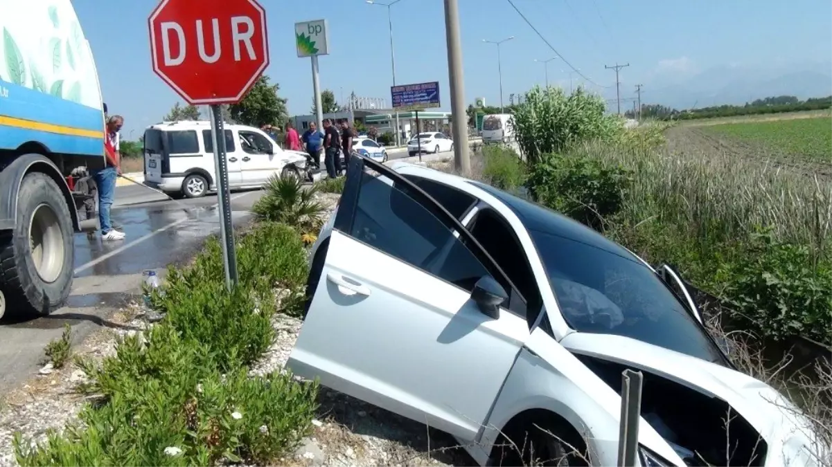 Antalya\'da trafik kazası: 2 yaralı