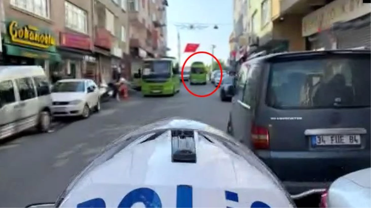 İhbar alan polislerin minibüsü metrelerce kovaladığı anlar kask kamerasına yansıdı