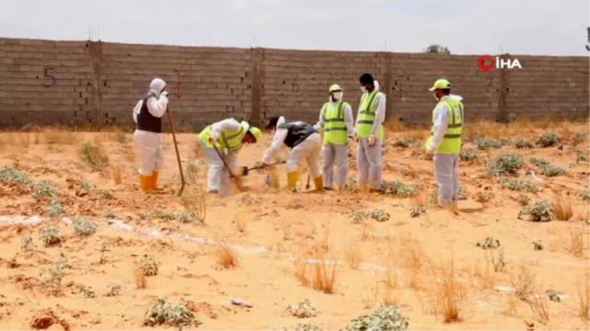 Libya\'da bulunan toplu mezarlardaki kazı çalışmaları görüntülendi