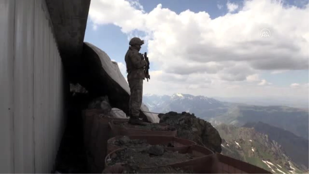 Mehmetçik, Hakkari dağlarında teröristlere geçit vermiyor