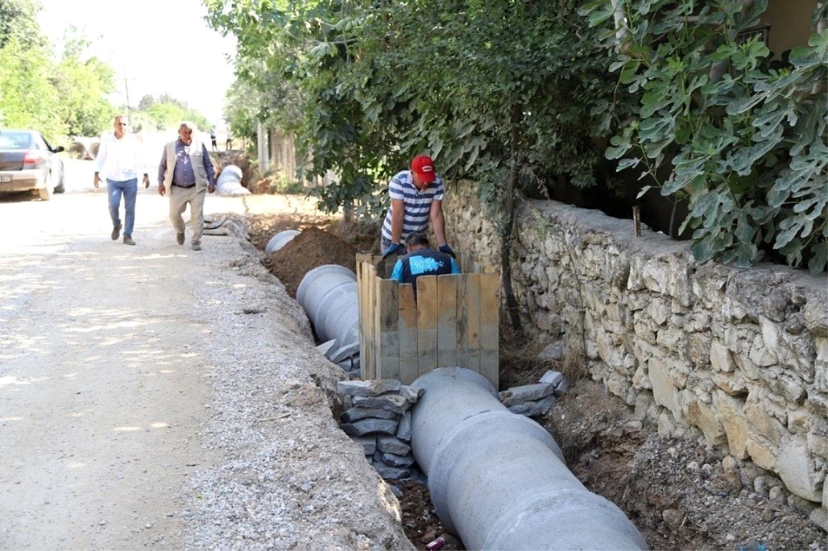 Menderes\'teki Altıntepe\'de su taşkını sorunu çözülüyor