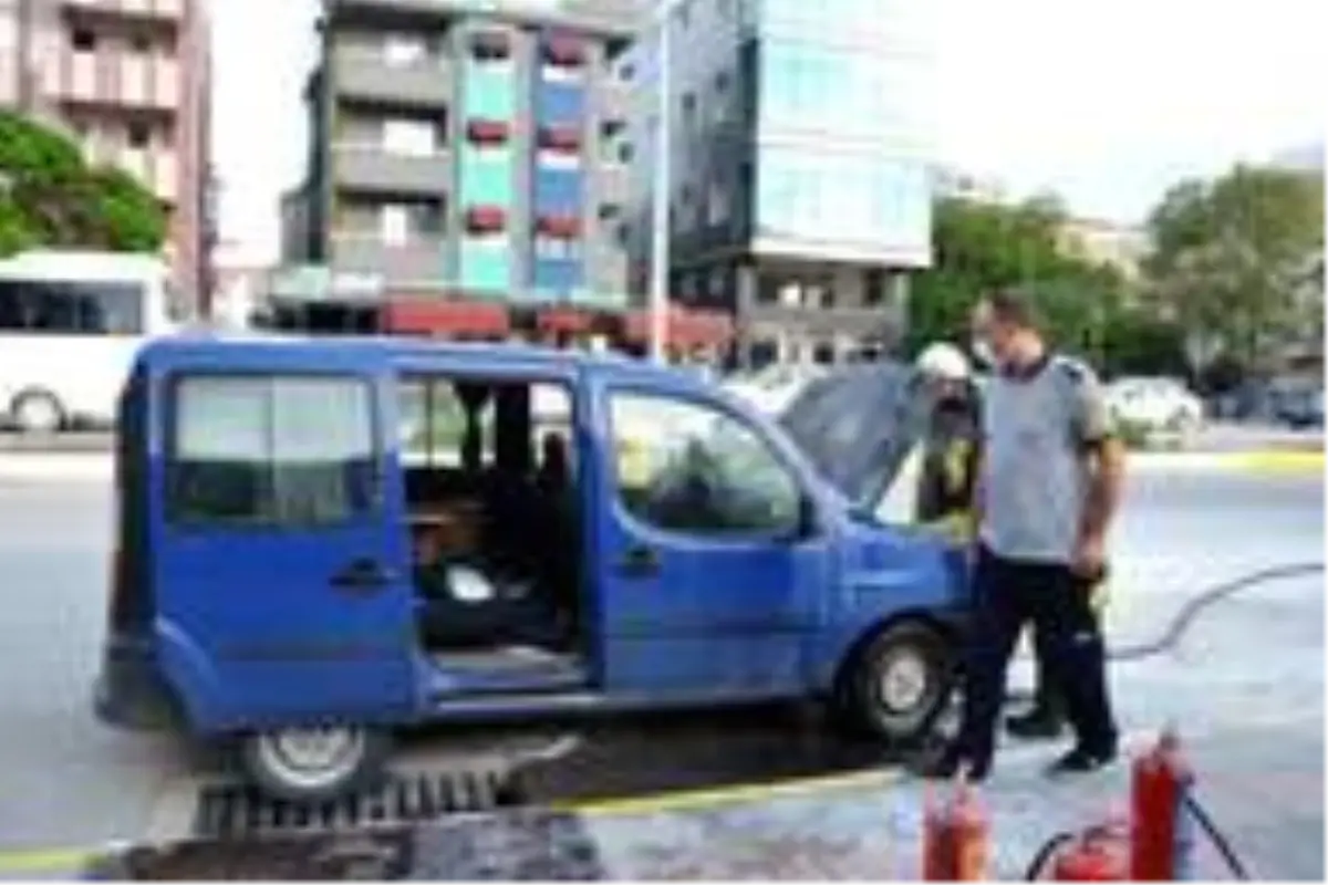 Park halindeki araç yandı