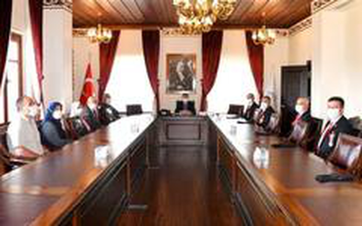 Şehit aileleri ve gazilerde Vali Çiçek ziyaret