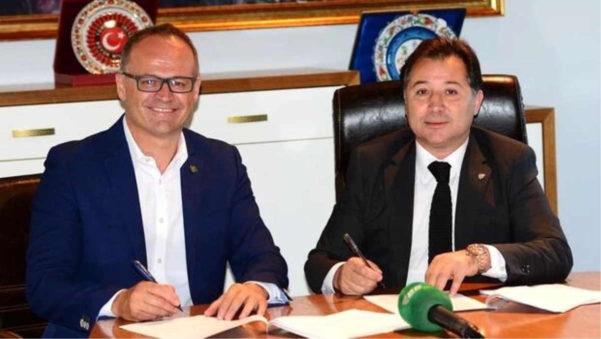 Son dakika! İrfan Buz, Bursaspor ile sözleşme imzaladı!