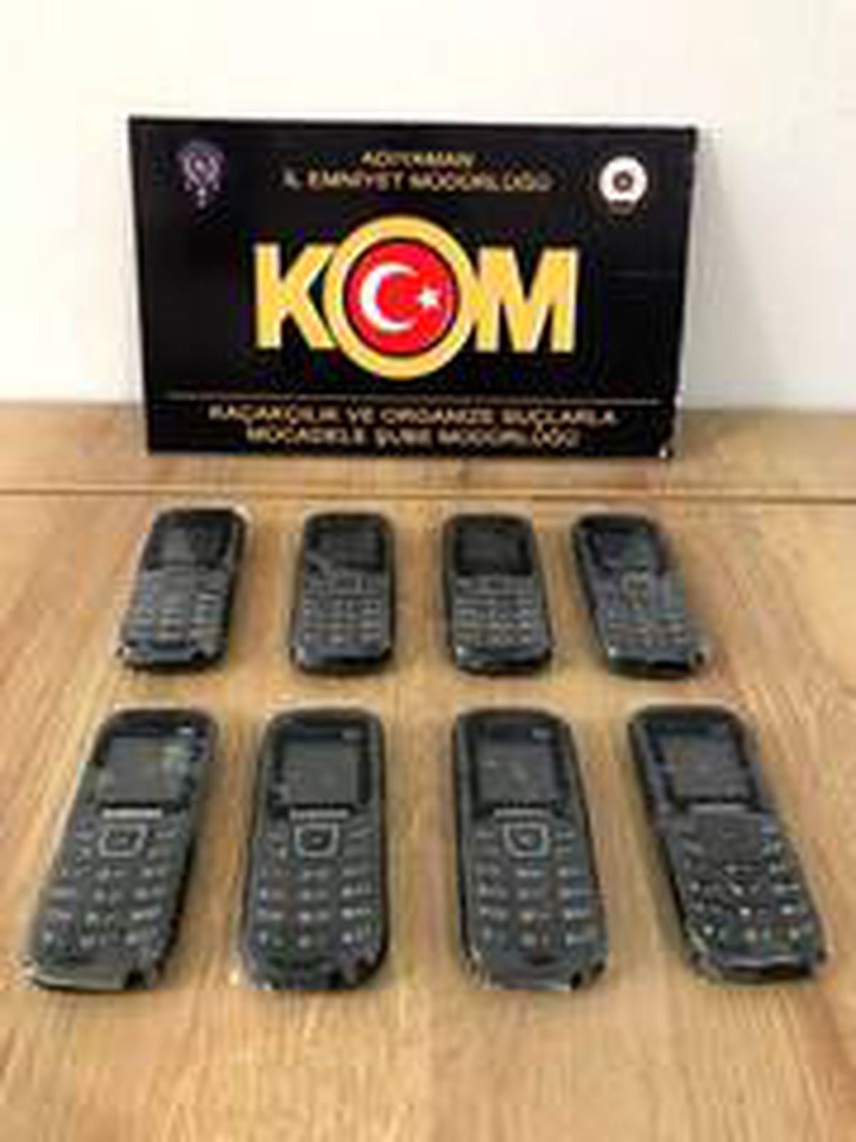 Şüpheli şahsın üzerinden kaçak telefonlar ele geçirildi
