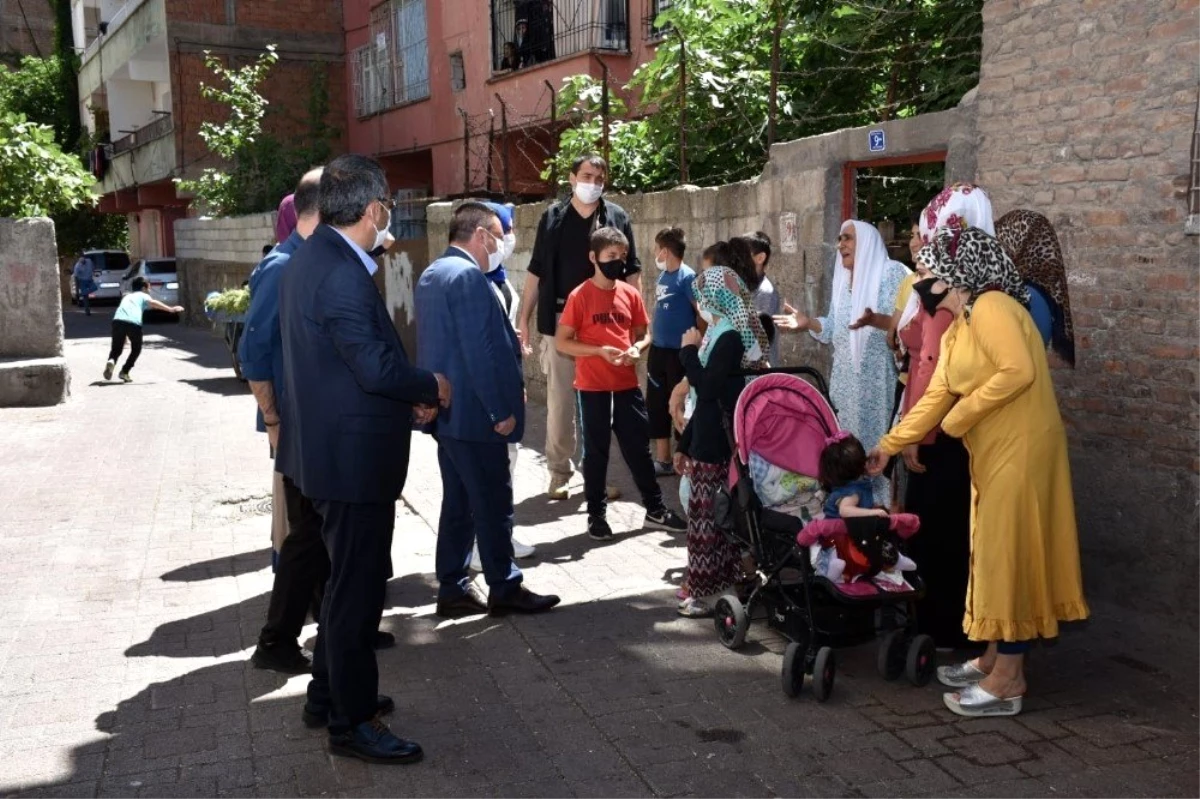 Son dakika... Başkan Beyoğlu\'ndan sosyal mesafeli ev ziyaretleri