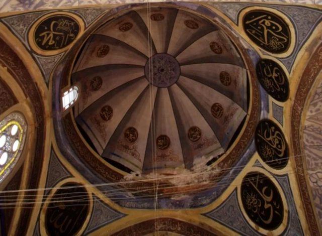 Kastamonu'daki 514 yıllık Nasrullah Camii'ne restorasyon yerine badana yapıldığı iddia edildi