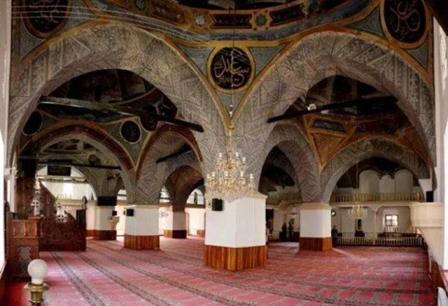 Kastamonu'daki 514 yıllık Nasrullah Camii'ne restorasyon yerine badana yapıldığı iddia edildi