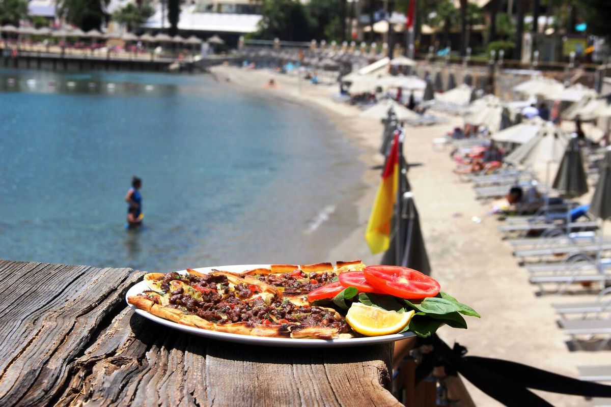 Dudak uçuklatan fiyat Bodrum\'u karıştırdı! Döneri, pideyi 10 katı fiyatına sattılar