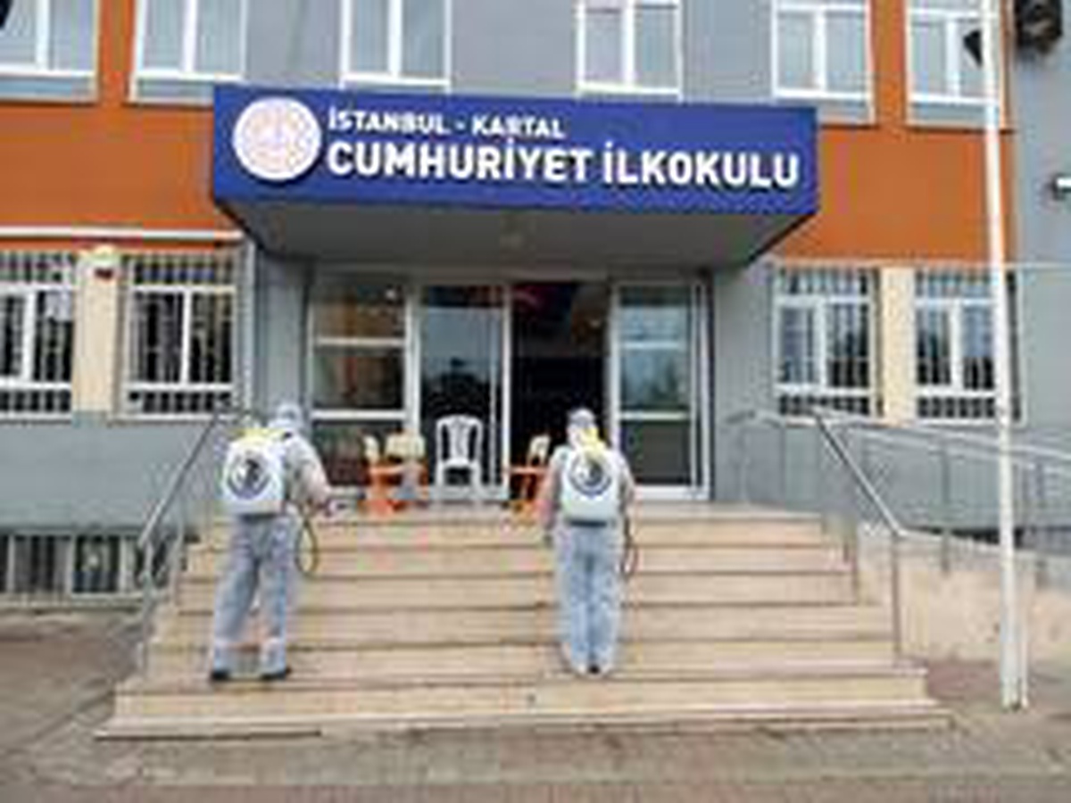 Kartal Belediyesi\'nden YKS öncesi okullarda ilaçlama yaptı