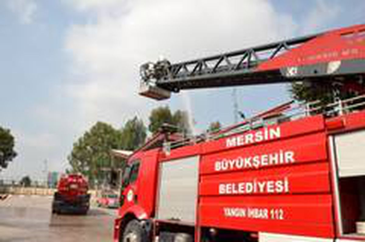 Mersin itfaiyesi, hayat kurtarmaya devam ediyor