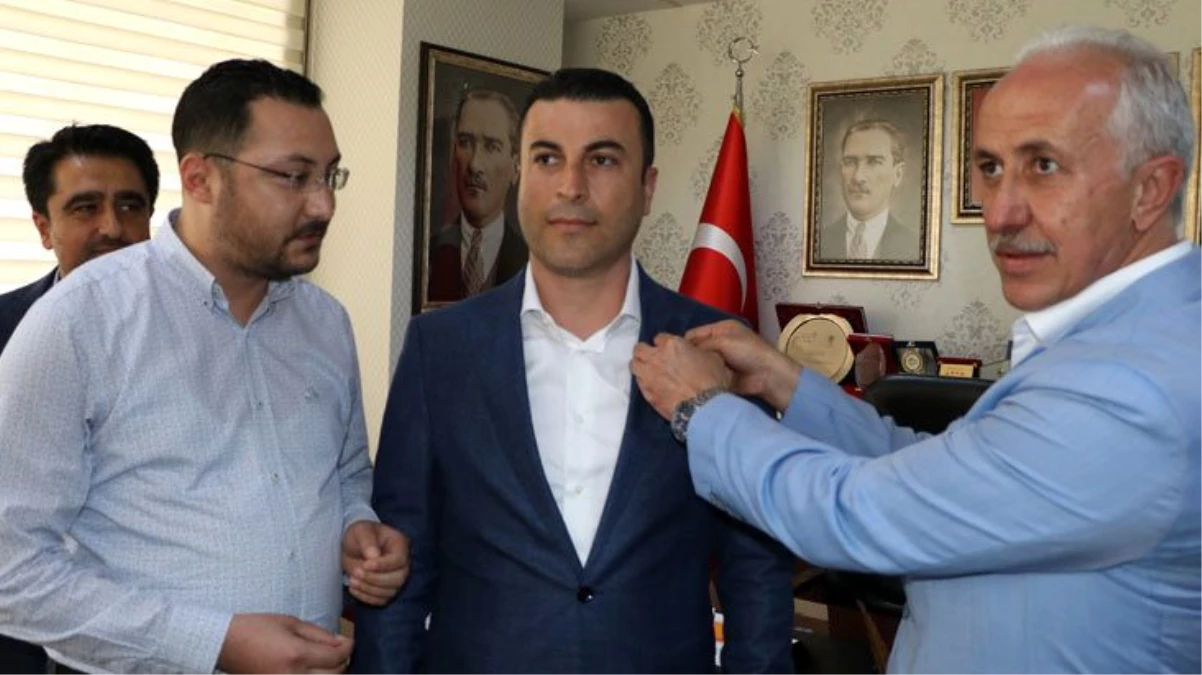Partisinden istifa eden CHP\'li eski belediye meclis üyesi, AK Parti\'ye katıldı