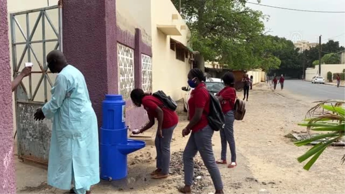 Senegal\'de sınav sınıflarında eğitim yeniden başladı - DAKAR