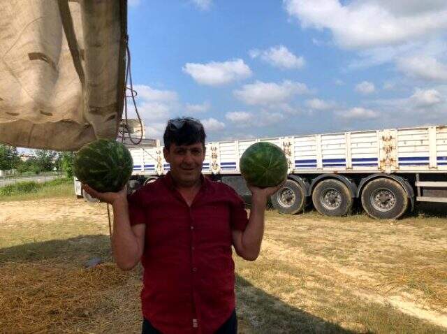 Alıcı ve satıcı tartıştı, nakliyeci 23 ton karpuzla ortada kaldı