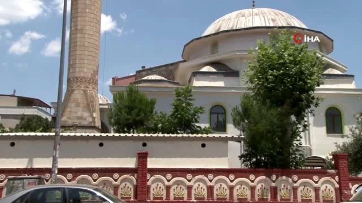 Antalya\'da vicdanları sızlatan olay: Yeni doğan bebeği cami bahçesine bıraktılar